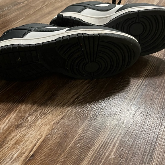 Nike Women Classic Black and White Sneakers - Picture 3 of 3